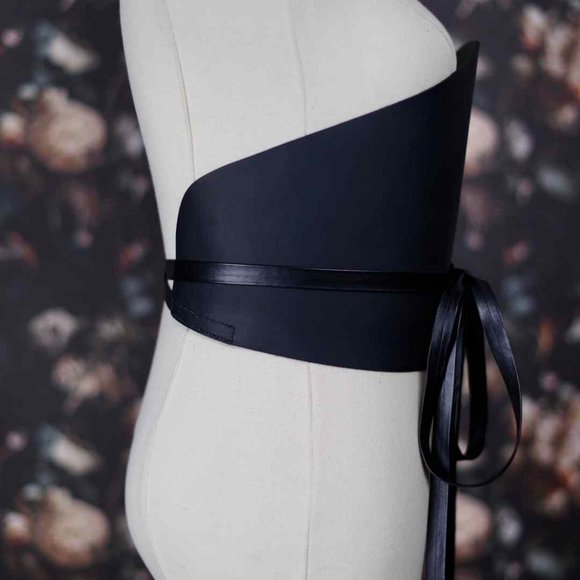 Dehanche Inspired Leather Corset Belt with Tie Straps - Picture 7 of 11
